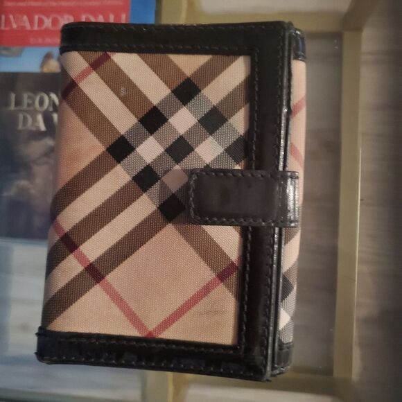 AUTHENTIC VINTAGE BURBERRY WALLET BIFOLD WALLET (MINOR FLAW) - Picture 4 of 5